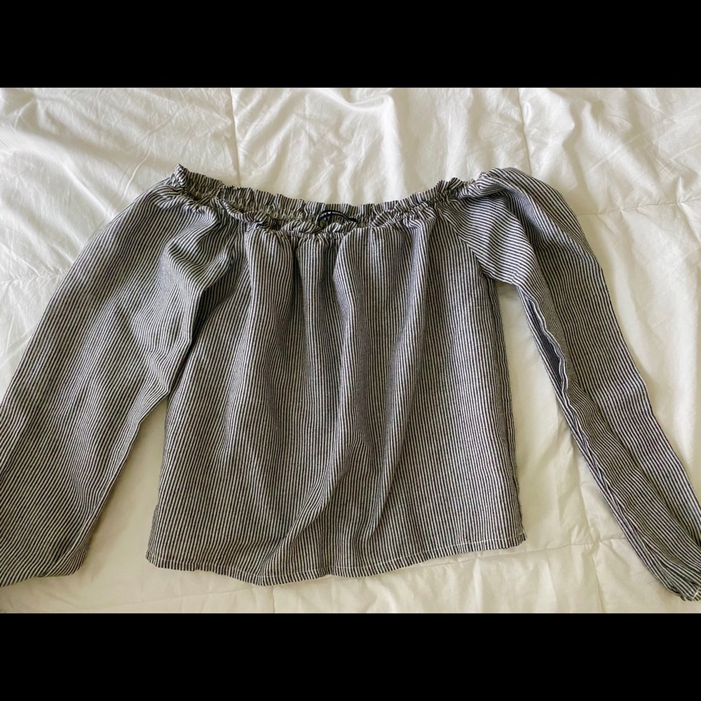 Brandy Melville off the shoulder top